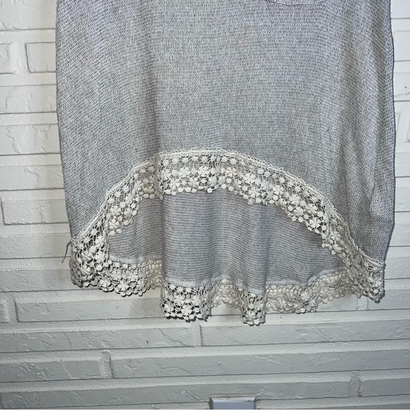 Hollister Gray High Low Cream Crochet Hem Short Sleeve Sweater, Women’s Large - Picture 3 of 6